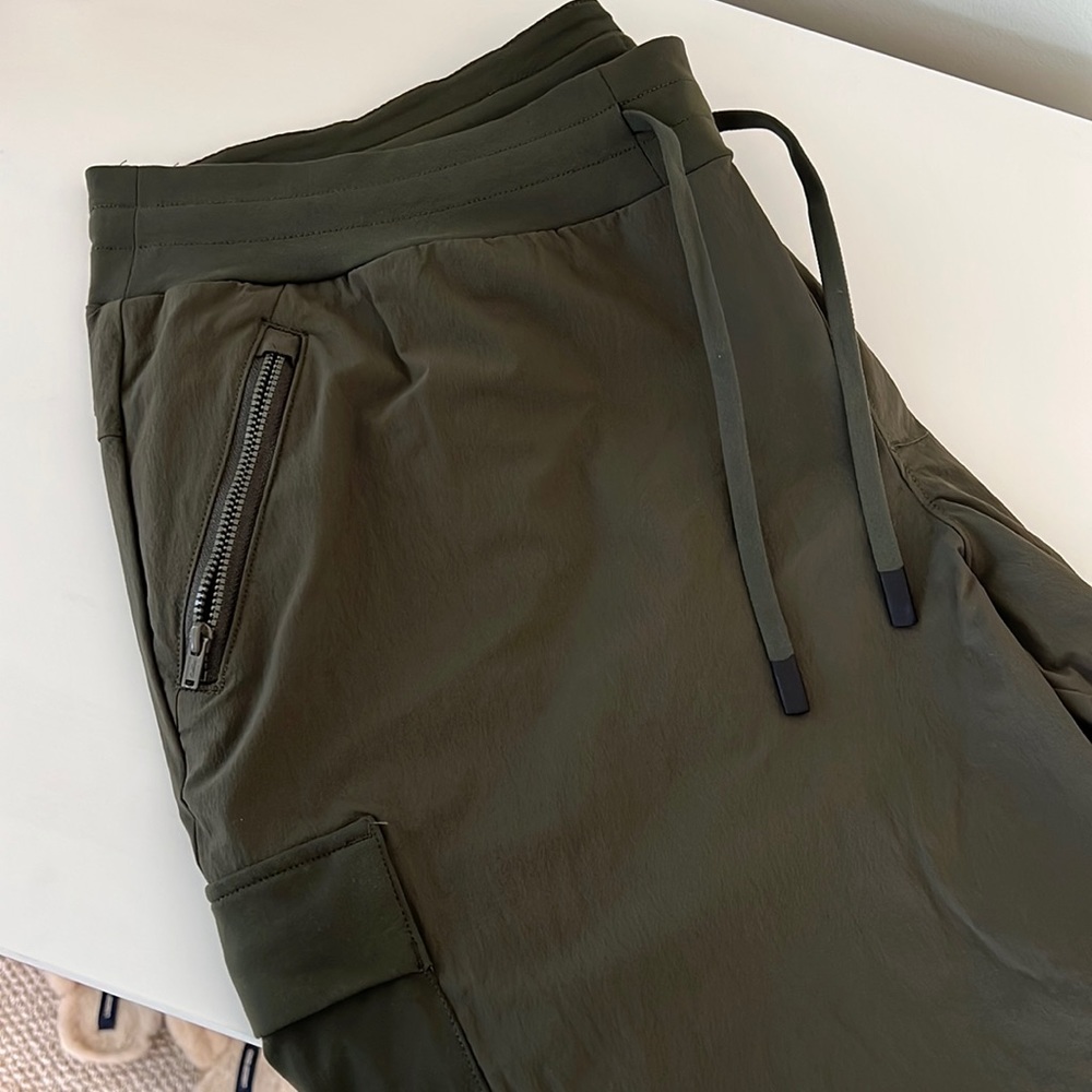 Alpine design (Dicks sporting goods) olive jogger, size XXL